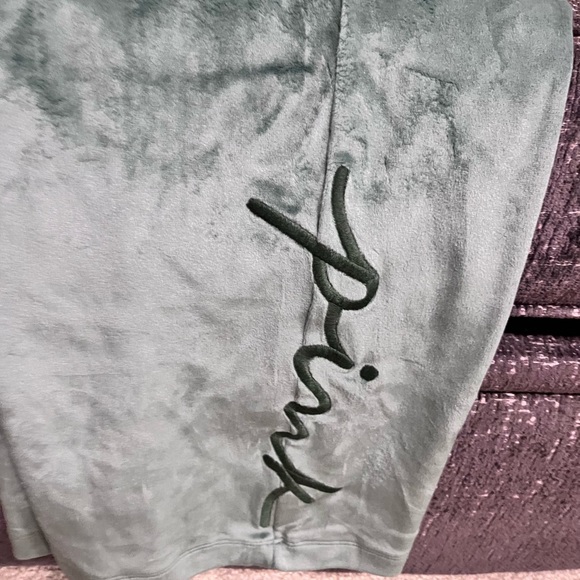 Pink - Picture 3 of 4